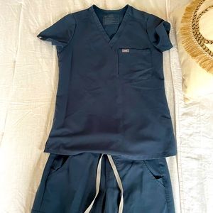 Figs Dark Harbour scrub set